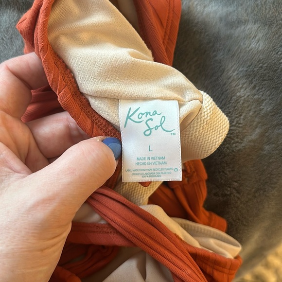 Kona Sol™️ one piece stretchy swimsuit, excellent condition! - Picture 7 of 9